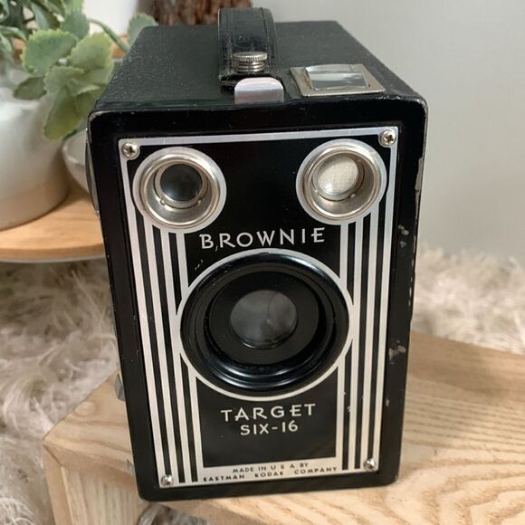 Vintage Brownie Box Camera Target SIX-16 Eastman Kodak Company - Picture 3 of 17